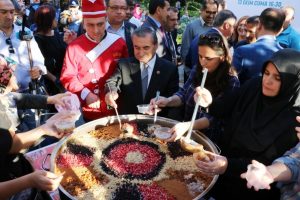 &Ccedil;&ouml;lyak hastaları i&ccedil;in glutensiz aşure dağıtıldı