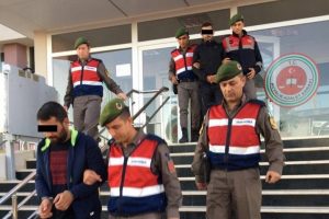 Ayvalık'ta cinayet zanlılarından 2'si tutuklandı