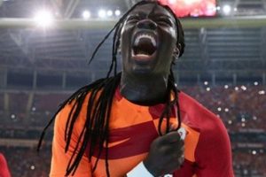 Gomis'in ilk gol&uuml; 30 cm ofsayt!