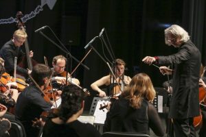 Bursa Nil&uuml;fer Şiir Festivali'ne bestelenmiş şiirlerle veda