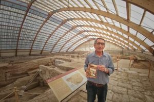 Koyun otlattığı &Ccedil;atalh&ouml;y&uuml;k'&uuml;n kitabını yazdı, ABD'de ders kitabı olarak okutuldu