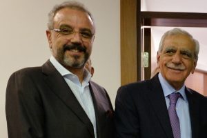 Sırrı Sakık ve Ahmet T&uuml;rk Deniz Baykal'ı ziyaret etti