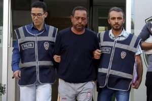 Eşini ve kızını &ouml;ld&uuml;ren adam tutuklandı