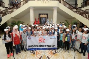 Bursa Valisi İzzettin K&uuml;&ccedil;&uuml;k'e Erzurumlu misafiler