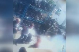 Patlama sonrası bir kişi alev aldı