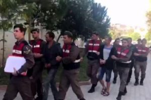 G&ouml;&ccedil;men ka&ccedil;ak&ccedil;ılığı iddiasıyla 3 Ukraynalı tutuklandı