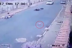 Motosiklet s&uuml;r&uuml;c&uuml;s&uuml;n&uuml;n bacağı koptu