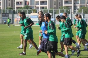 Bursaspor'da Teknik Direkt&ouml;r Guen takımın m&uuml;cadelesinden memnun