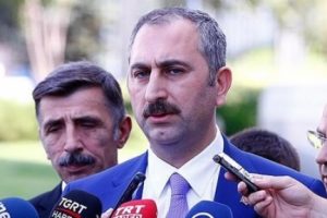 G&uuml;l: Bakanlık m&uuml;steşarı kendi isteğiyle ayrıldı