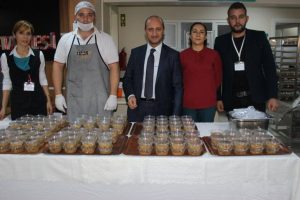 Bursa &Ccedil;ekirge Devlet Hastanesi'nde hasta ve yakınlarına aşure dağıtıldı
