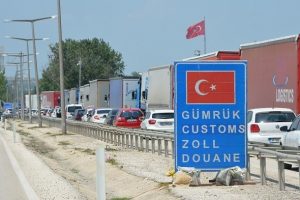 Yunan g&uuml;mr&uuml;k&ccedil;&uuml;lerin grevi tır ge&ccedil;işlerini aksatacak