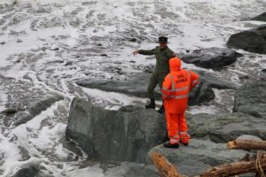 Arama &ccedil;alışmaları karadan ve havadan s&uuml;r&uuml;yor