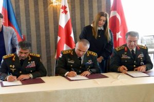 &Uuml;&ccedil; Genelkurmay Başkanı G&uuml;rcistan'da bir araya geldi