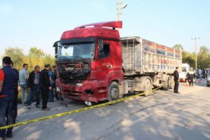Sakarya'da korkun&ccedil; kaza: 2 &ouml;l&uuml;, 1 yaralı