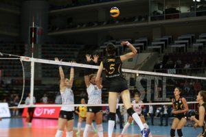 VakıfBank lige galibiyetle başladı