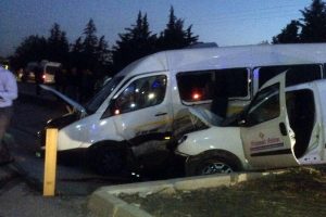 &Ouml;ğrenci servisi kaza yaptı: 1 &ouml;l&uuml;, 7 yaralı