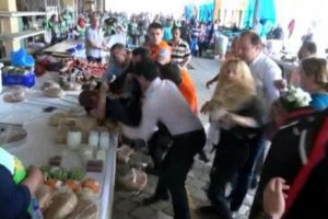 Belediye başkanına yumurtalı ve yumruklu saldırıya hapis cezası