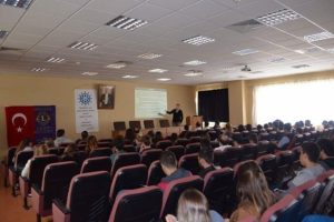 Bursa  Gemlik Lions Kul&uuml;b&uuml;'nden &ouml;ğrencilere seminer ve kişisel gelişim programı