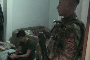 FET&Ouml;/PDY bağlantılı DEAŞ operasyonu: 8 G&ouml;zaltı