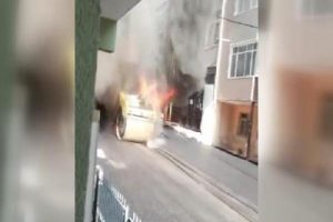 Silindir, yol yenileme &ccedil;alışmasında alev topuna d&ouml;nd&uuml;