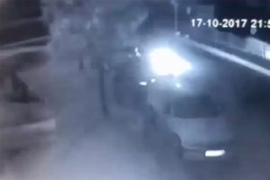 İki aracı yakan piknik t&uuml;p&uuml; b&ouml;yle yuvarlandı
