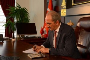 AE&Uuml; Edit&ouml;rl&uuml;ğ&uuml;nde MEB'e matematik ders kitabı hazırlanıyor