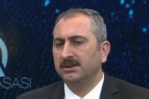 Adalet Bakanı G&uuml;l'den vize krizine ilişkin a&ccedil;ıklama