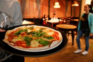 2 pizza&nbsp;satarak&nbsp;56&nbsp;milyon&nbsp;dolar kazanabilirdi!