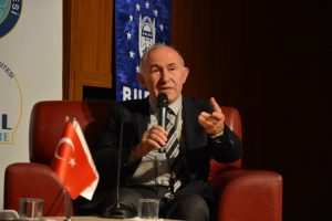 Şimşirgil Bursa'da konuştu: "Benim okumayan gencim &uuml;zerime tankla geliyor"