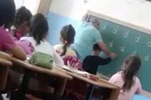 Dayak&ccedil;ı &ouml;ğretmen g&ouml;zaltına alındı