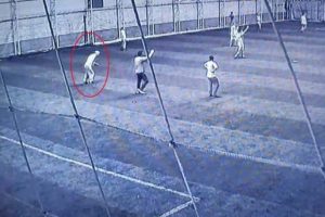 &Ouml;ğretmen halı sahada kalp krizi kurbanı oldu