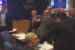 Plan ve B&uuml;t&ccedil;e Komisyonu'nda iki vekil birbirine girdi