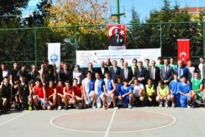 Bursa Mudanya'da &ouml;ğrenciler basketbol turnuvasında yarıştı