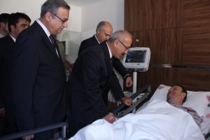 Bakan bombalı saldırıda yaralananları ziyaret etti