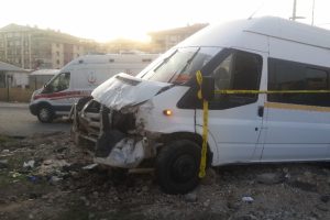 Başkent'te servis kazası: 1 &ouml;l&uuml;, 8 yaralı