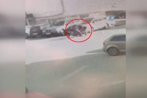 İstanbul'da levyeli gasp&ccedil;ı dehşeti kamerada