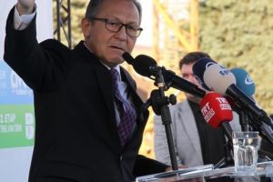 Veda gibi konuşma yaptı, t&ouml;ren alanındaki dikkat &ccedil;eken detay!