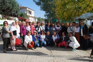 Bursa Nil&uuml;fer Kadın Korosu, G&ouml;lyazı Balık&ccedil;ı Kadınları Derneği'ne konuk oldu