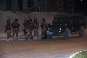 Kız kardeşini rehin alan şahıs, polis tarafından ikna edildi