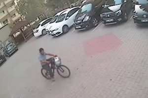 Bisiklet hırsızı polisten ka&ccedil;amadı