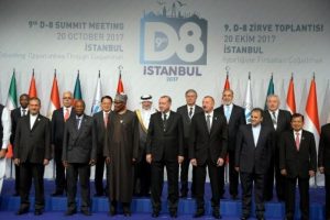 D-8 Zirvesinde aile fotoğrafı