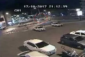 Kaza anı g&uuml;venlik kamerasına yansıdı