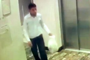 Siparişi getirdi, ayakkabıyı g&ouml;t&uuml;rd&uuml;