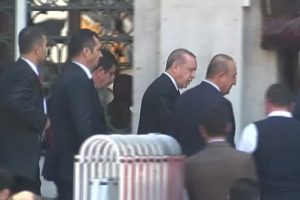 Erdoğan, Bezm- i Alem Valide Sultan Camii'ne geldi