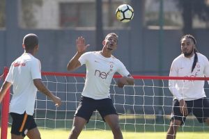 Başkan &Ouml;zbek'ten Galatasaray'lı futbolculara moral