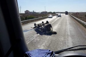Seyir halindeyken ara&ccedil; devrildi, 1 kişi yaralandı