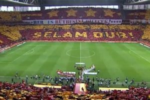 Fenerbah&ccedil;e derbisinde s&uuml;rpriz koreografi