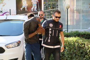 5 yıldızlı otelde alem yaparken yakalandılar