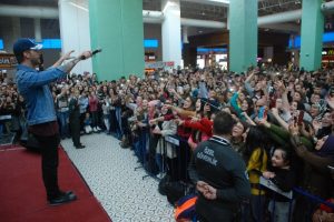 Sinan Ak&ccedil;ıl, Tokat'ta hayranlarıyla buluştu