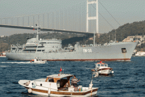 Rus savaş gemisi boğazdan ge&ccedil;ti
